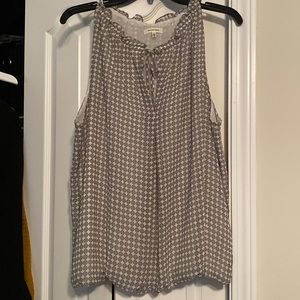 Sleeveless printed blouse